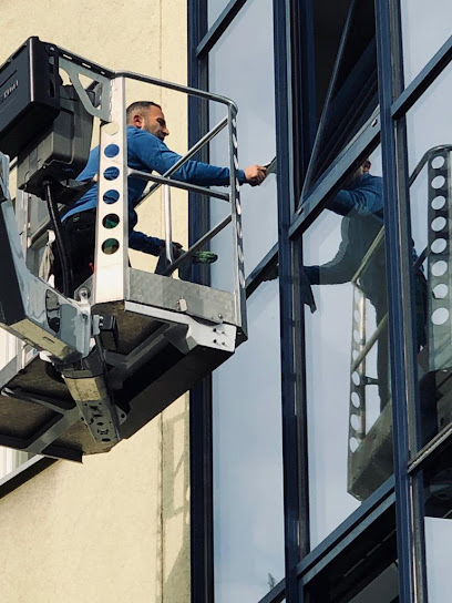 AFUM | Glas- und Gebäudereinigung in Nürnberg / Bayern — Bild 1